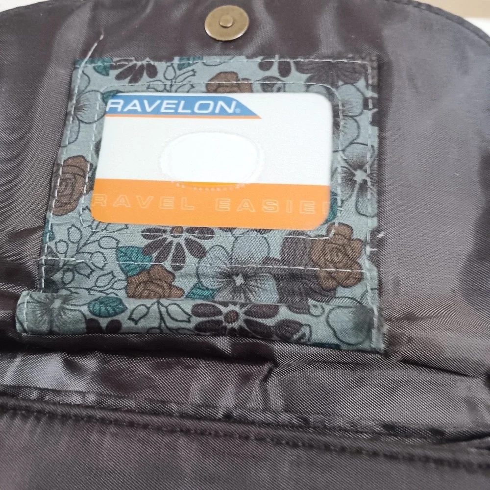 Travelon Crossbody Anti Theft Brown Quilted Nylon Pockets Zipper Magnet EUC